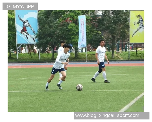 男生足球热潮：从校园到职业赛场的梦想与挑战